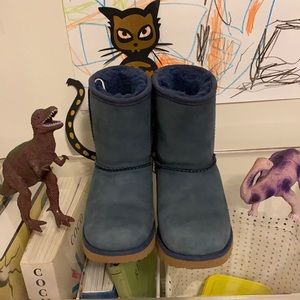 UGG Kids waterproof boots blue size 13 EUC